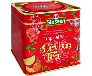 Stassen Tropical Mix w czerwonej puszce – herbata cejlońska liściasta z mango, ananasem, różą, nagietkiem, chabrem, chabrem, dziką różą, wanilią i truskawką.
