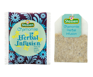STASSEN Herbata - Chamomile Tea - zdobiony kartonik z niebieskimi ornamentami z rumiankiem. 