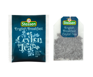 STASSEN Herbata - English Breakfast Tea - ozdobne granatowo-złote opakowanie z czarną herbatą.