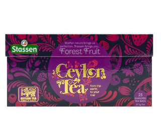 STASSEN Herbata - Forest Fruit Tea - ozdobne opakowanie z motywem owoców leśnych.
